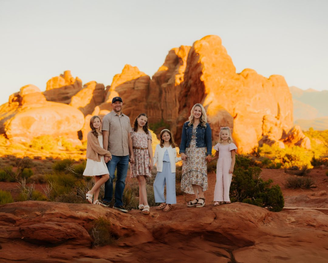 TheLightSeeker-WardFamily-Moab-Arches-2025-24