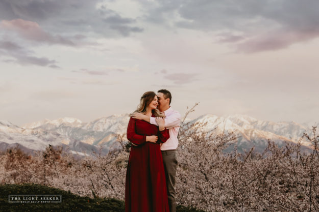 TheLightSeeker-UtahCapitolBuilding-Engagements-Blossoms-Flowers-34