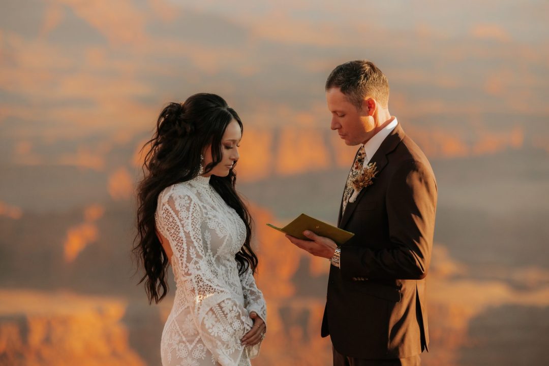 TheLightSeeker-Shanae-Joe-Elopement-Arches-DeadHorsePoint-Moab-2025-128