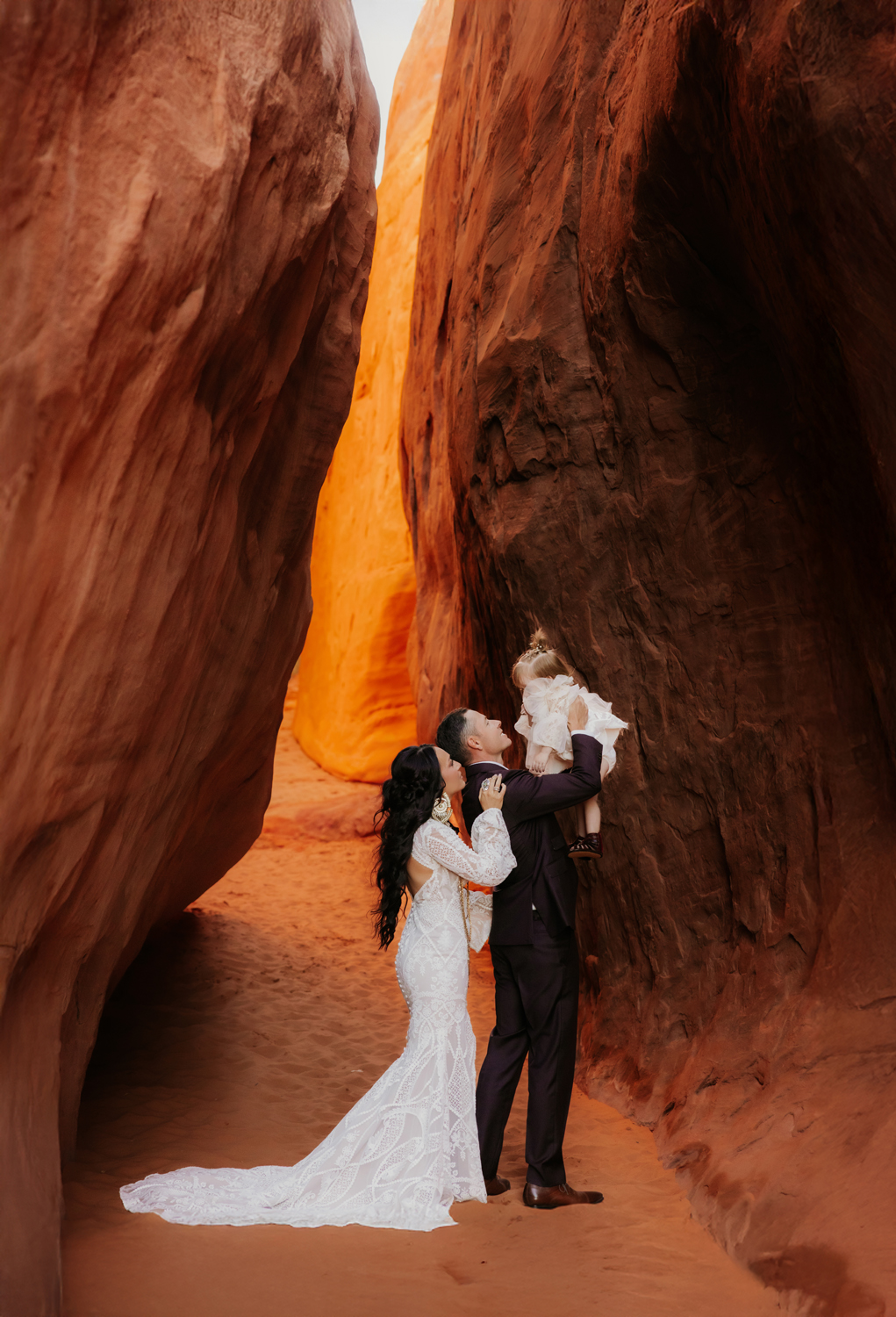 TheLightSeeker-Shanae-Joe-Elopement-Arches-DeadHorsePoint-Moab-2025-60