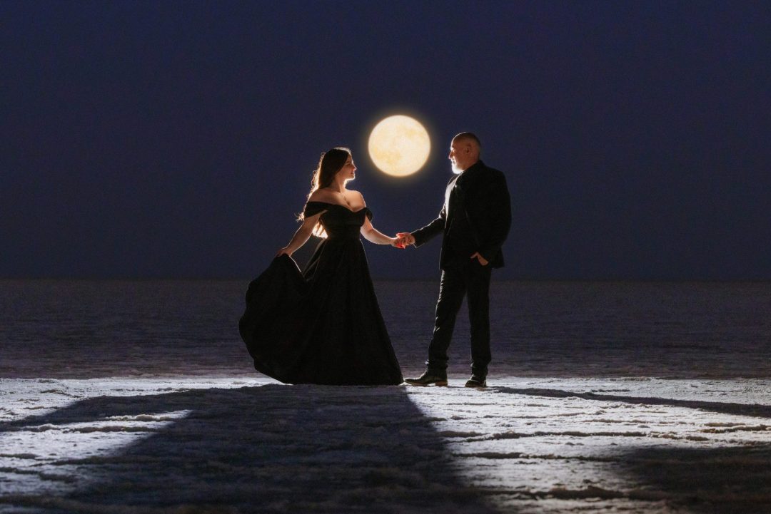 TheLightSeeker-Samantha-Leraldo-SaltFlats-Moon-Photography-Wedding-Engagements-2025-57
