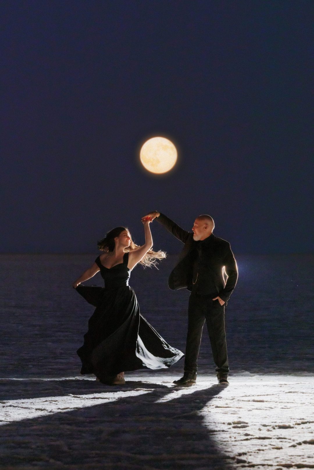 TheLightSeeker-Samantha-Leraldo-SaltFlats-Moon-Photography-Wedding-Engagements-2025-58