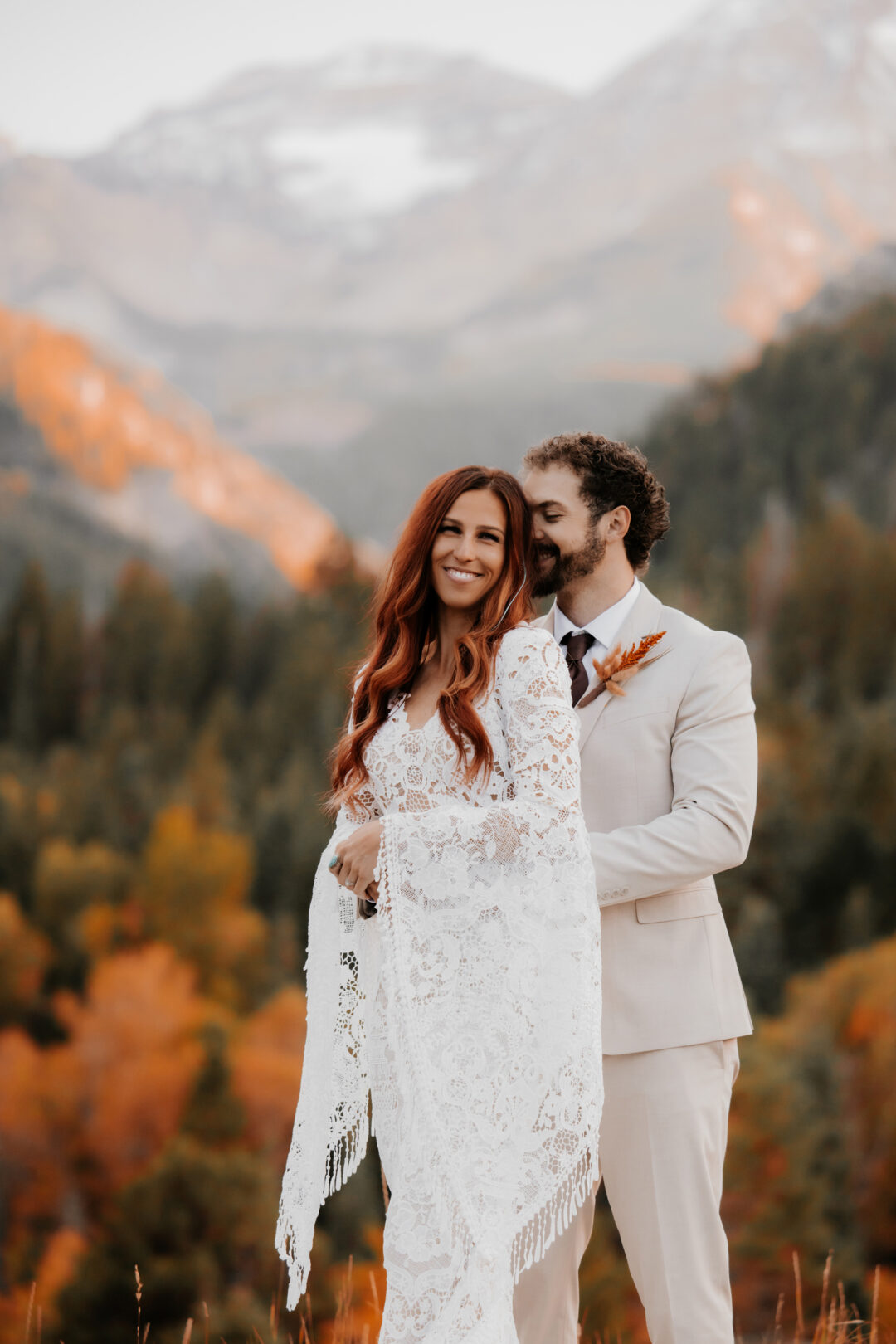 Groom smiles into bride&#039;s hair