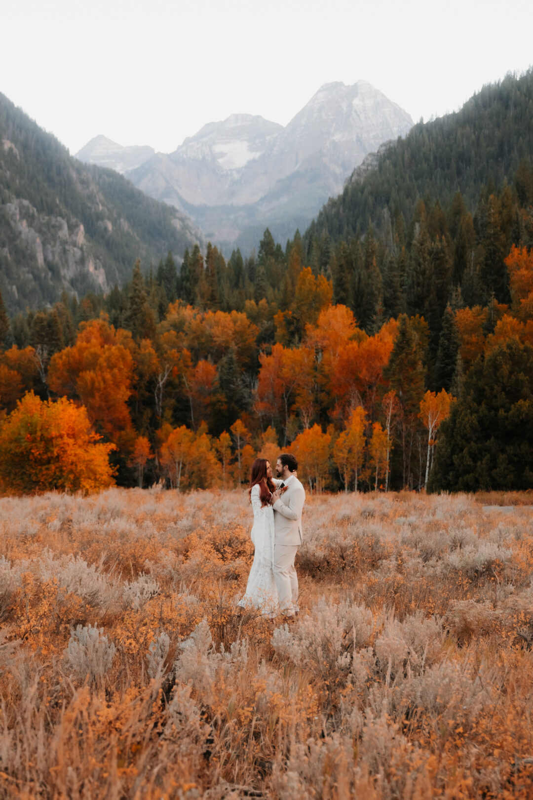 Fall wedding in Utah mountains