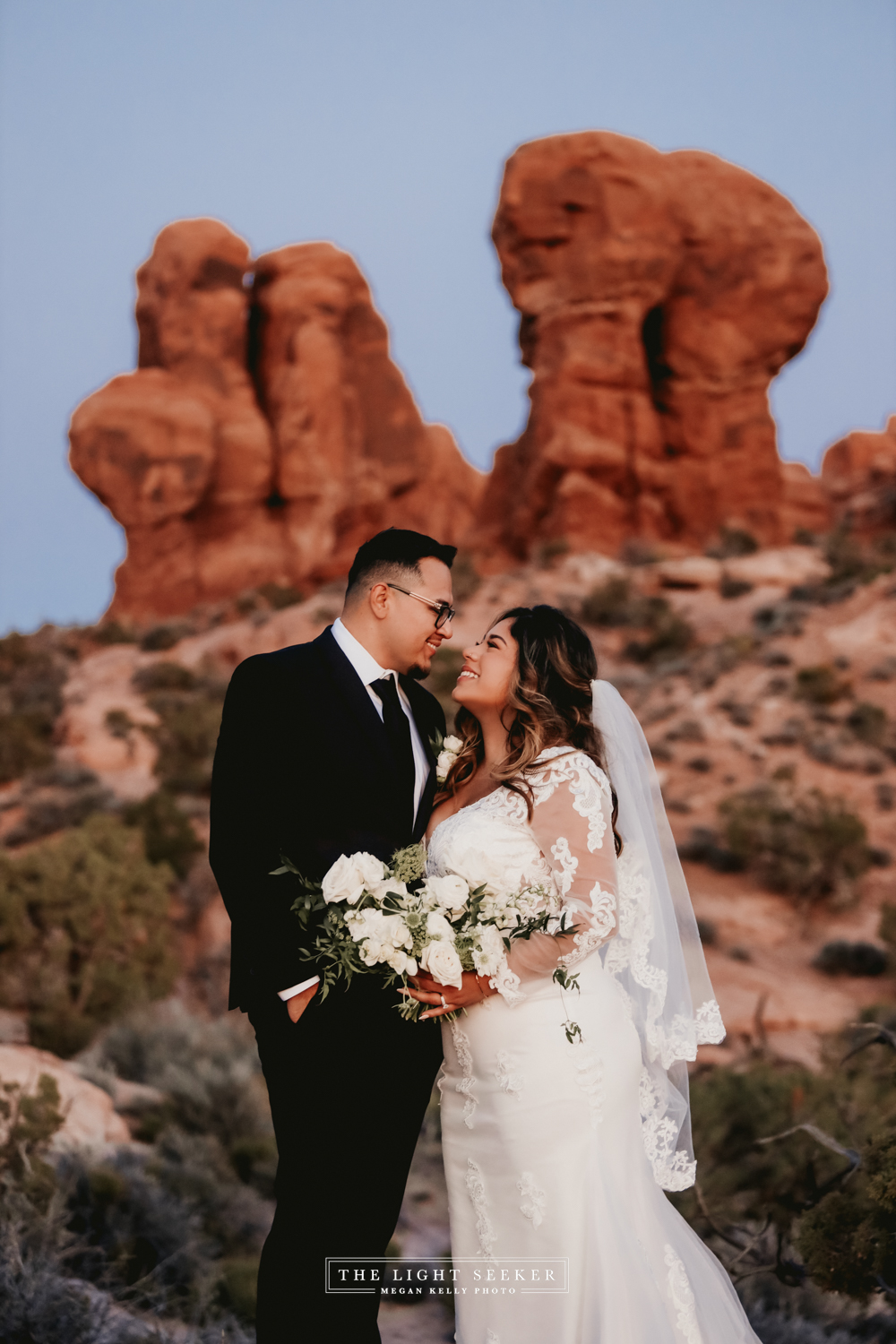 TheLightSeeker-Keili-Jaime-Moab-ArchesNationalParl-Elopement-Formals-Wedding-71
